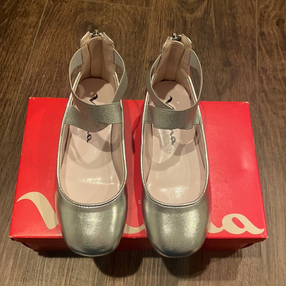 Little girls size 13, gently worn, very faint scratches on front of left shoe